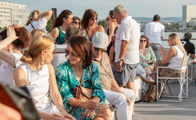 Event-Image for 'TUNESDAY UFF EM RHY – Kult-Beats der 80er & 90er und Burger'